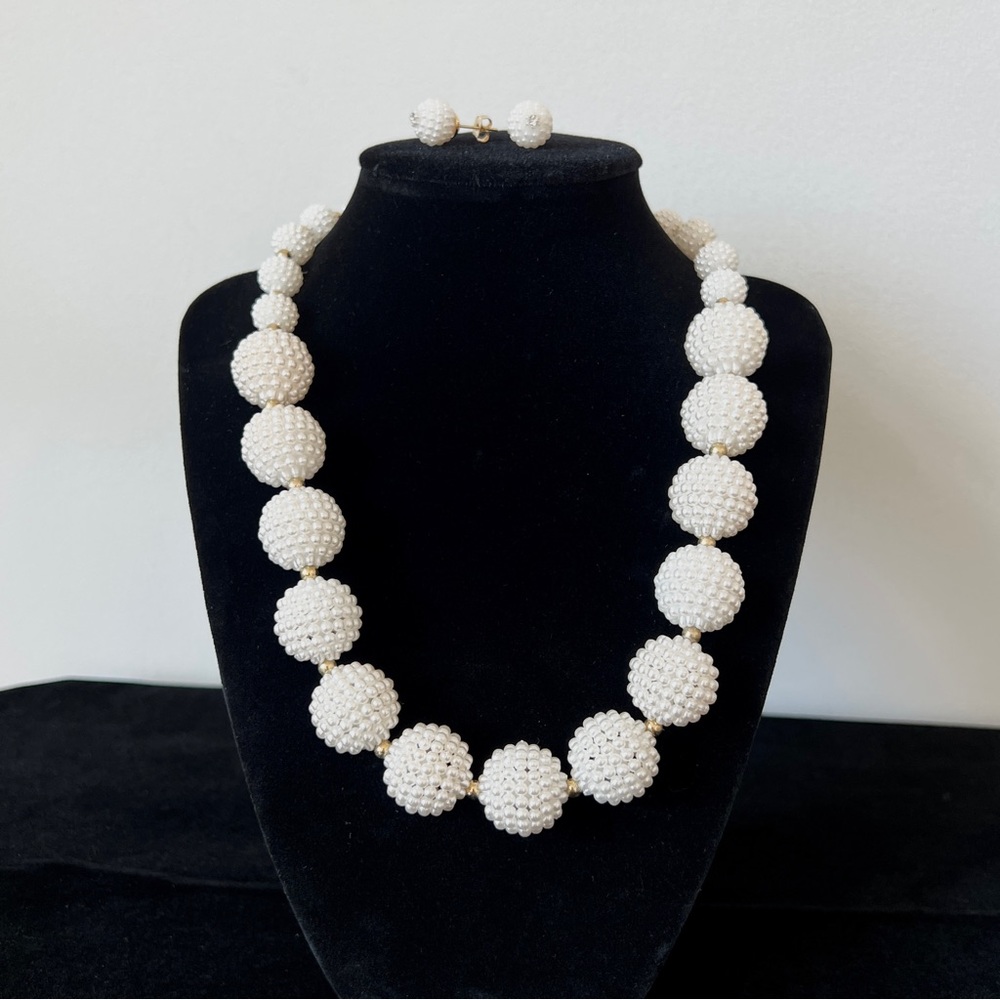 Off white pearl-like gold tone bead necklace jewelry set